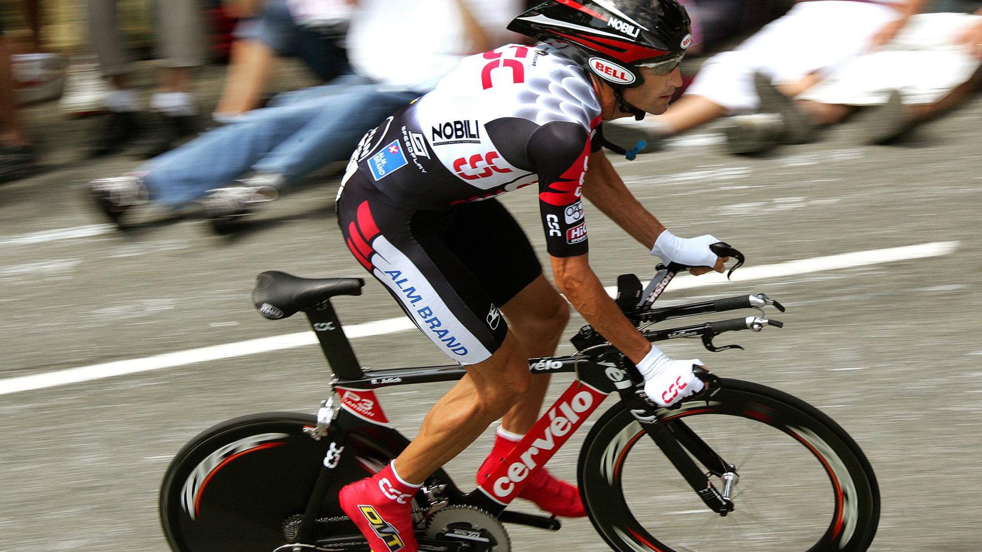 冰岛维京战吼撼动世界，乌拉圭冷雨夜中的完美卡塞米罗